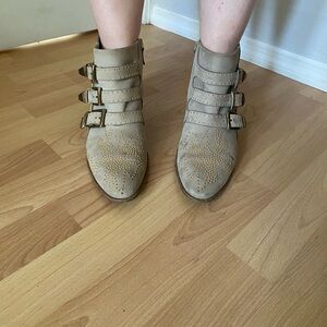 Chloé Susanna Studded Leather Ankle Boots.
Made in Italy. Size 38 1/2